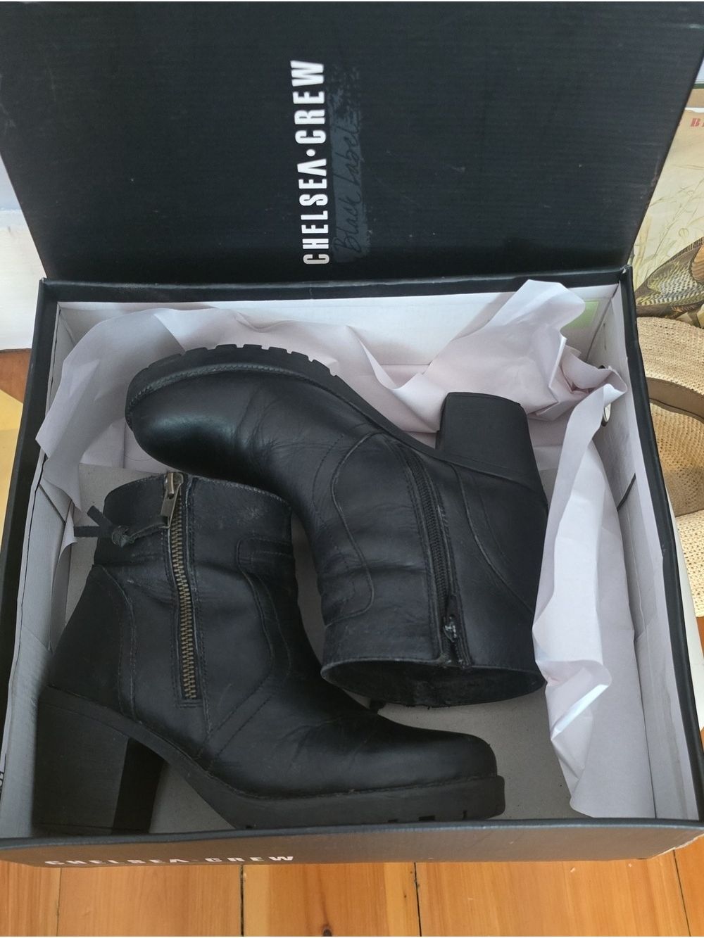 Chelsea Crew Lug Sole Side Zip Ankle Boots-Glam Black-Lea Size 6